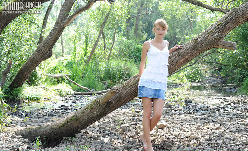 Милана, 25